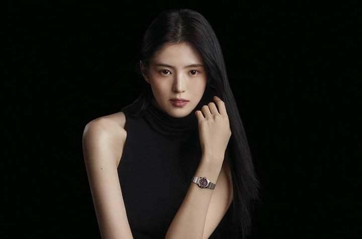 欧米茄品牌大使韩韶禧佩戴星座系列25mm女表。