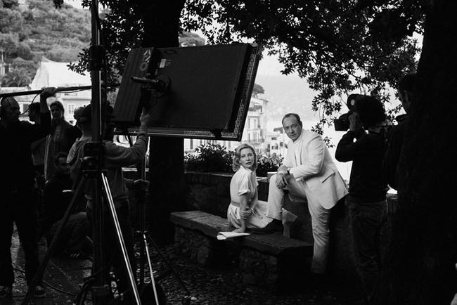 在国际著名时尚摄影师Peter Lindbergh掌镜下，Kevin Spacey赴意大利海港小镇Portofino为IWC颇受欢迎的腕表家族Portofino系列拍摄了摄人心魄的大片