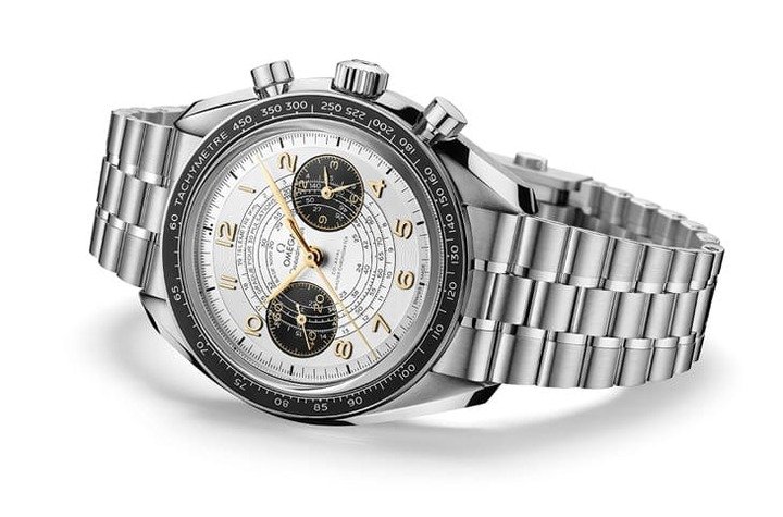 以超霸Chronoscope为基础的2024年巴黎奥运会纪念表，整体设计以代表2024年巴黎奥运会的金色、黑色和白色呈现。