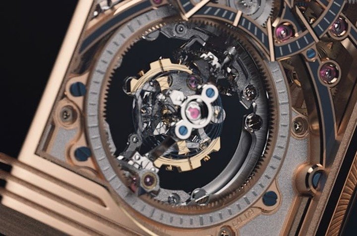 Gyrotourbillon球型陀飞轮蕴含积家特色的工字型摆轮，整体设计和传统的陀飞轮印象有很大出入。
