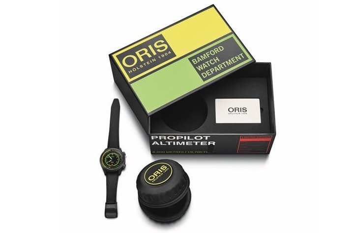 ORIS x BAMORD ProPilot Mission Control 高度测量表拥有特殊设计的表盒包装，风格鲜明，与手表本身相呼应。