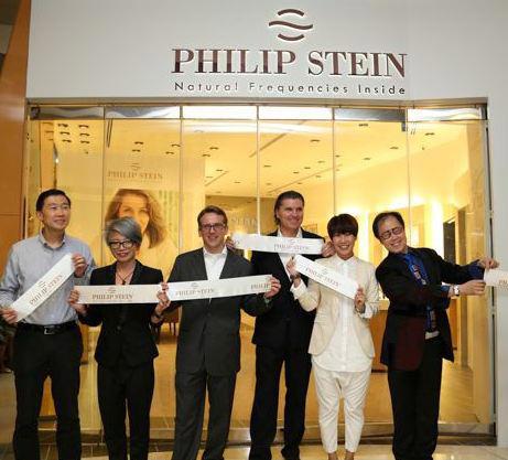 Philip Stein集团创始人和总裁Will Stein（右三），与品牌好友庆祝新店开业