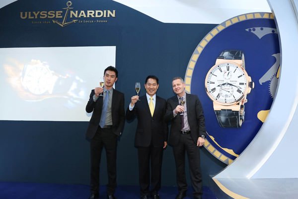 从右到左：雅典表CEO-Patrik-P—Hoffmann先生；雅典表大中华区总经理颜廷鹏先生；雅典表中国销售总监董明亮先生举杯共贺搭载雅典表全新自主机芯UN118的独创航海天文台腕表发布
