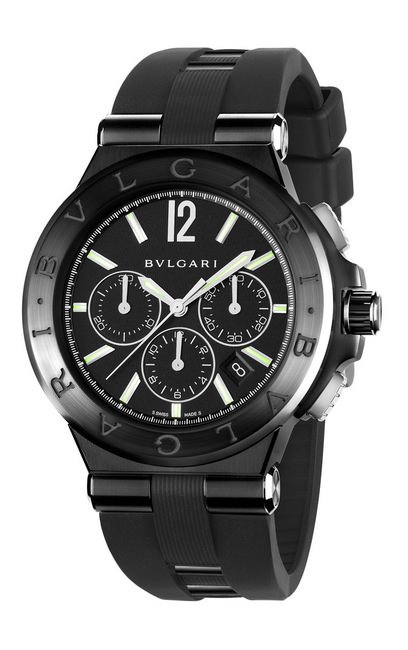 Diagono Ultranero Chronograph计时配置BVLGARI表厂自行研制的B130型自动上链机芯，配备37颗宝石轴承，摆轮的振频每小时28,800次，42小时动力储存