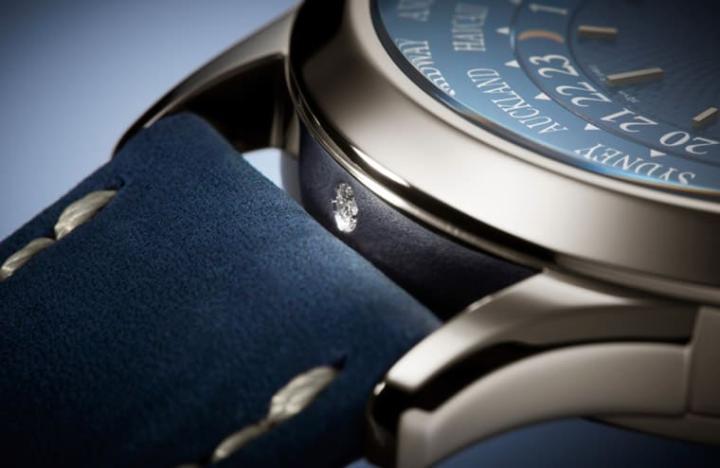 PP铂金手表有个共同特征在于表壳6点方向会镶上一颗钻石装饰。