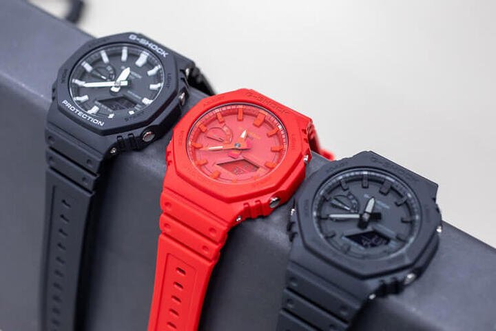 GA-2100的表壳尺寸以及厚度都稍微跳脱了传统G-SHOCK手表那种大又厚的印象