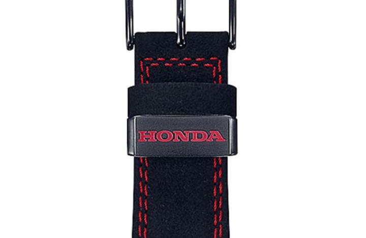 印有HONDA Logo的表带环扣。