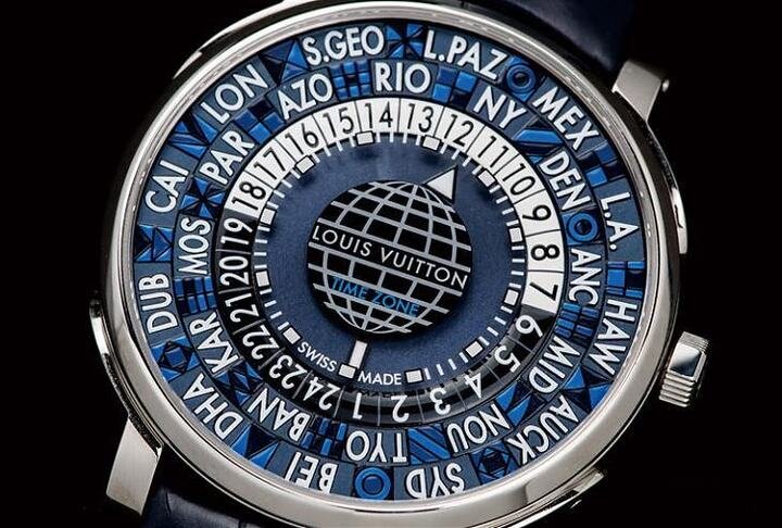 LOUIS VUITTON用不同的蓝色堆叠出全新的Escale Time Zone Blue 41面盘，为腕表注入全新形象