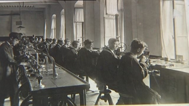 150 ans de l'école d'horlogerie de Besançon 贝桑松钟表学校 —— 150年历史
