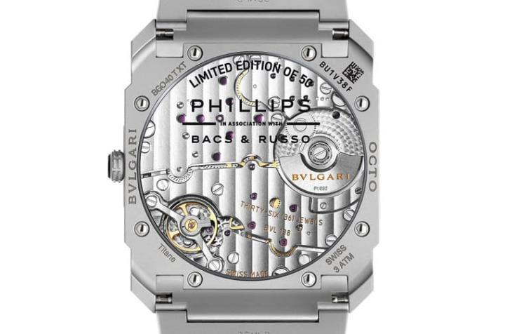 手表透明底盖特别印上Phillips in Association with Bacs & Russo标志与限量50只字样，突显特别版身份