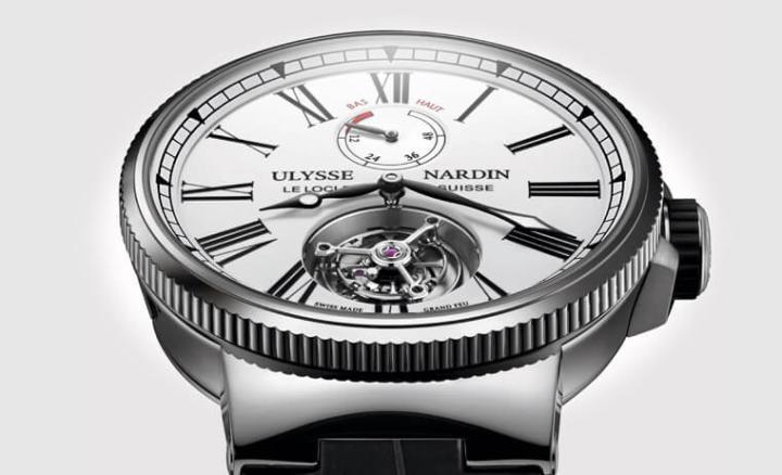 图为品牌之前先推出的纯白大明火珐琅面盘，搭载飞行陀飞轮装置，简洁又极具观赏与实用性