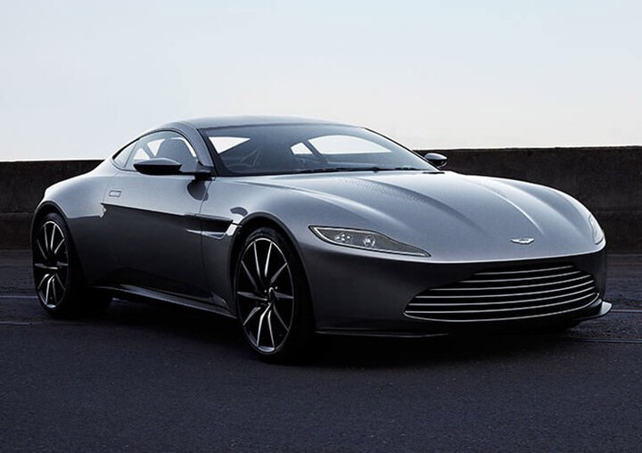 ASTON MARTIN特别替《恶魔四伏》打造的DB10，优异性能搭配流线造型，伴随丹尼尔克雷格饰演的邦德在罗马飞车场景让人记忆犹新