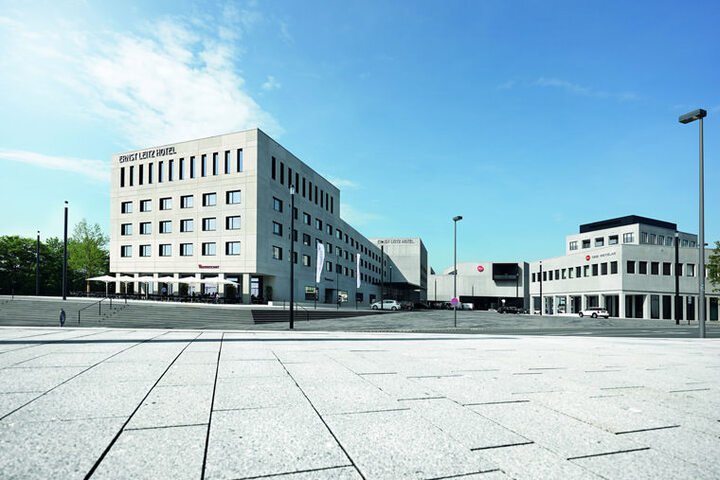 新园区共有四个建筑群，其中一个是最近开业的arcona Living Ernst Leitz酒店，该酒店拥有129间客房，公寓和套房，以及许多呈现摄影的室内建筑和设计理念