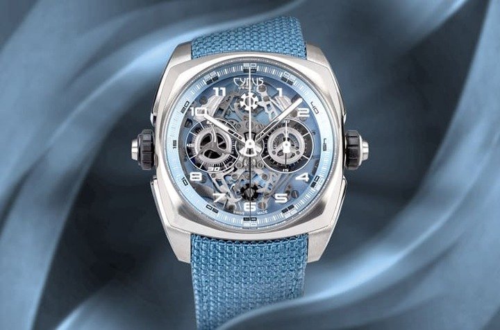 Klepcys DICE Glacial Blue 枕形钛金属表壳轻盈坚固，冰川蓝主色调衬托黑白双表冠，视觉对比鲜明。