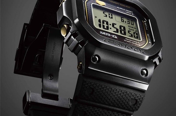 MR-G采用超硬钛合金Ti64致敬G-SHOCK元祖型号衍生出旗舰款MRG-B5000。