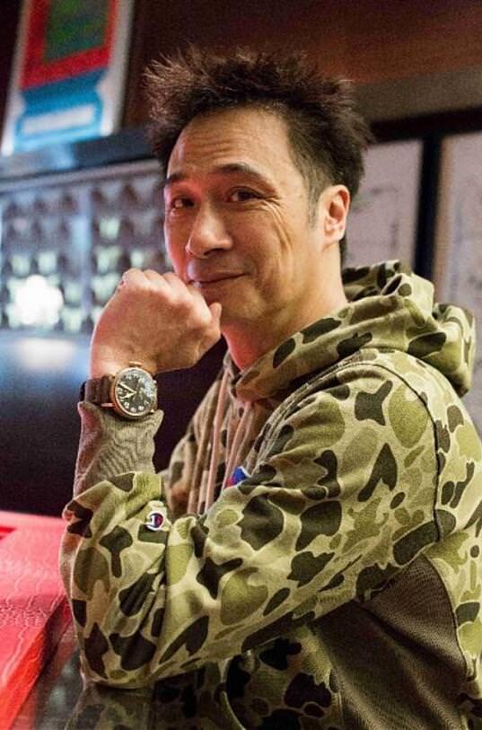 吴镇宇佩戴真力时飞行员系列Type 20青铜腕表