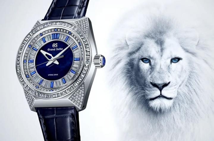 GRAND SEIKO Masterpiece Collection增添一款结合珠宝镶嵌工艺的Spring Drive八日錬手表，手表外观诠释“白狮”主题，尽展森林之王的气势。