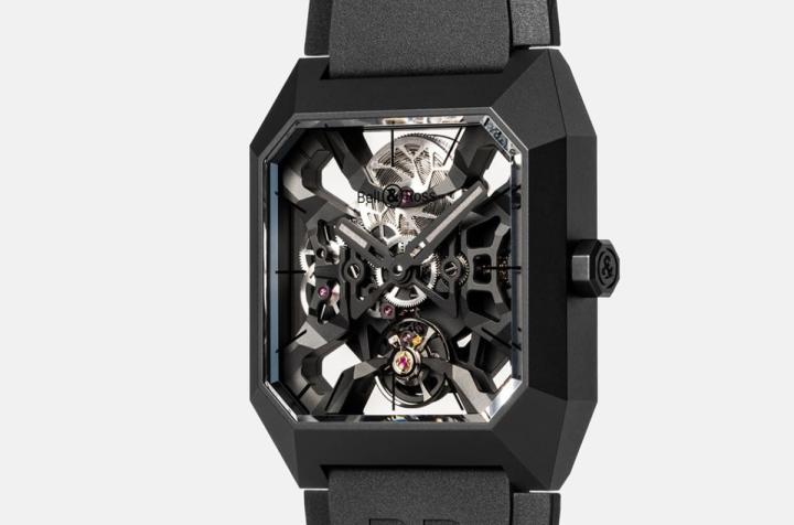 BELL & ROSS以黑色陶瓷打造新作BR 03 Cyber，手表以隐形战机为灵感，营造具有立体感的外部线条。