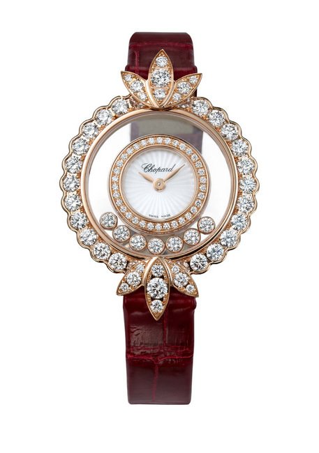 萧邦Happy Diamonds系列皇冠腕表18K白金材质表壳，镶嵌总重2.89克拉钻石与5颗滑动钻石，搭配黑色鳄鱼皮表带