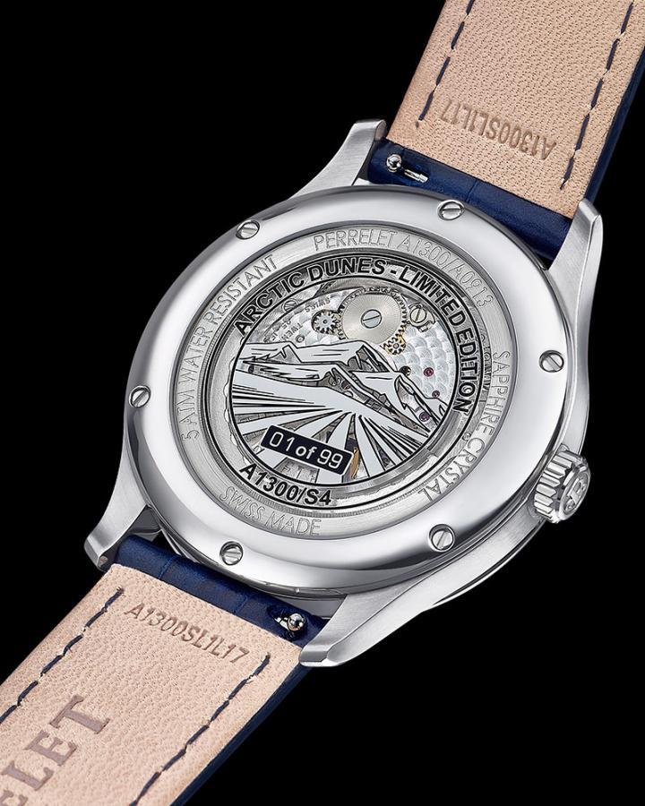 Arctic Dunes 搭载 P-321 自动上链机芯，运作频率达 28,800 次 / 小时 (4HZ)，动力储存约 42 小时，透明底盖饰以沙丘图腾与限量编号。