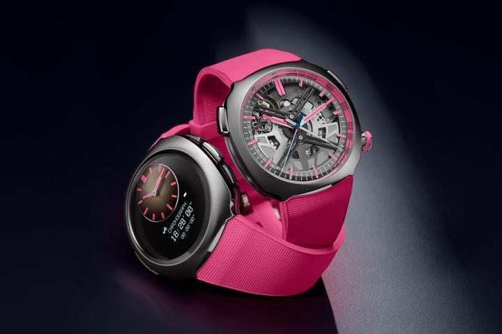 疾速者 Alpine 车手款与机械师款粉红色特别版腕表以套装形式销售，附专属展示盒，限量仅 50 套，成套参考售价：¥ 513，400。