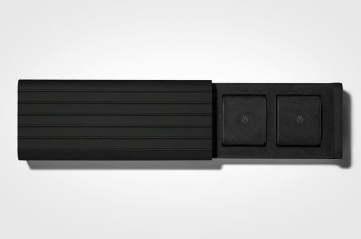 RIMOWA全黑手表收纳盒参考价为¥ 17，900