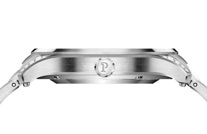 Piaget Polo虽并非强调超薄设计的作品，但手表外部厚度仅8.8mm，佩戴时依旧显得相对舒适