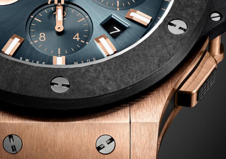 包括表圈以及面盘都是采用马特洪峰周遭出产的板岩制成，而男表和女表分别在9点与3点方向的小秒盘刻上马特洪峰图腾以呼应主题