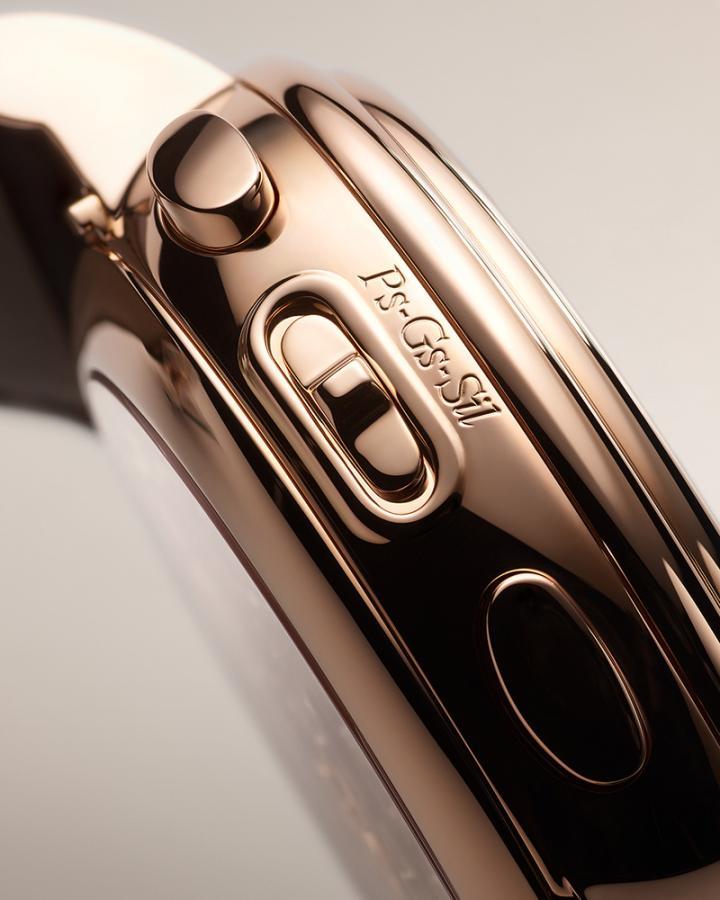 八点钟按把切换旋律，九点钟滑杆设定自鸣及静音模式，十点钟按把三问报时。