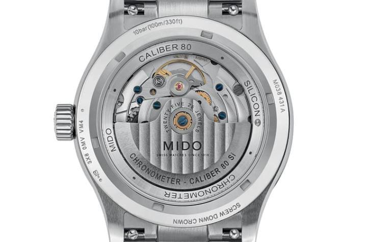 天文台认证版本可从表背看到Caliber 80 Si字样，代表手表拥有高科技硅材质游丝，抗磁效果从而获得优化。