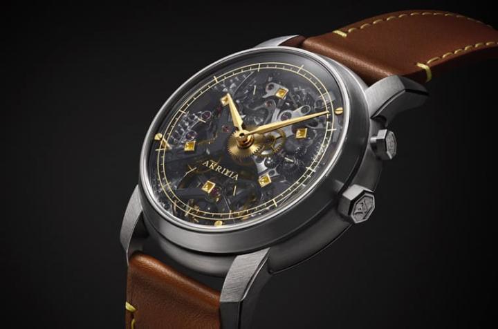LV与制表品牌AKRILVIA共同开发出一款高复杂手表LVRR-01 Chronographe à Sonnerie。