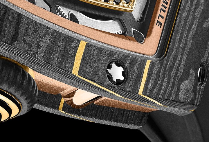 RICHARD MILLE将复合材料与贵金属相结合而诞生了全新的Gold Carbon TPT®金箔碳纤维复合材料