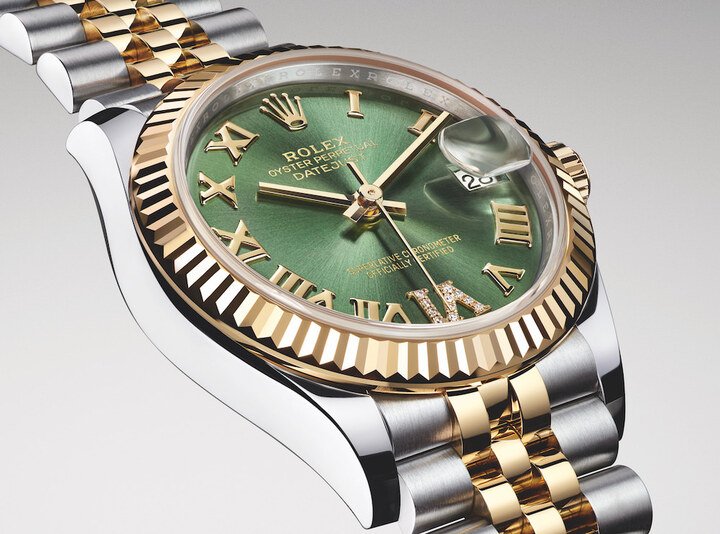 三点钟位置设有小窗凸透镜,方便读取日历，让Datejust 31成为容易辨识的名表之一