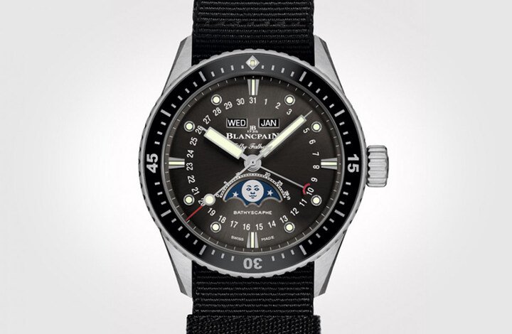 五十噚Bathyscaphe系以七○年代的设计为灵感，推出带有月相显示的全日历新作，丰富的功能提升运动表的实用性