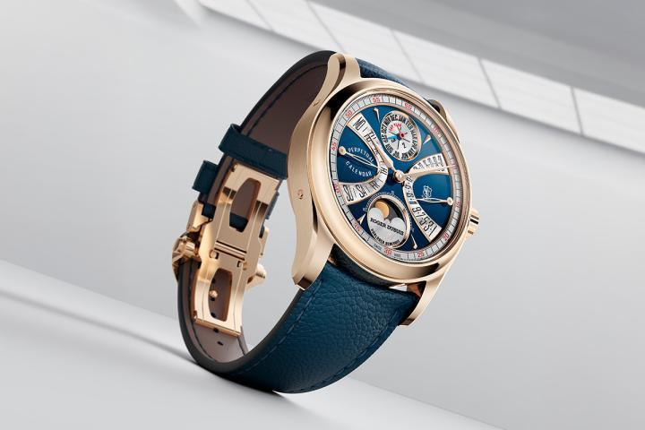 在品牌踏入三十周年的今日，限量 28 只的 Hommage La Placide，承载现代品牌对已故创办人的缅怀，再度绽放风华。