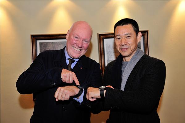 比弗先生于张丰毅先生一同鉴赏宇舶表