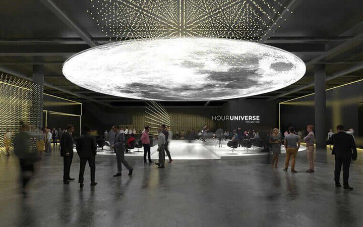 本来Baselworld表展的母集团MCH Gruop打算将表展更名为”HourUniverse”表展重新出发，但在2021年此计画失败后，近期MCH Gruop又传出将试图在明年把名称改回Baselworld并举办实体表展