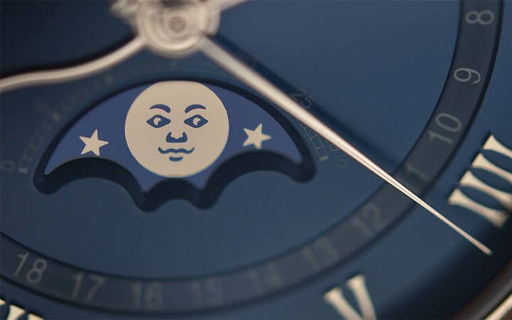 月相带有嘴角上扬的温暖微笑表情属于宝珀独门设计