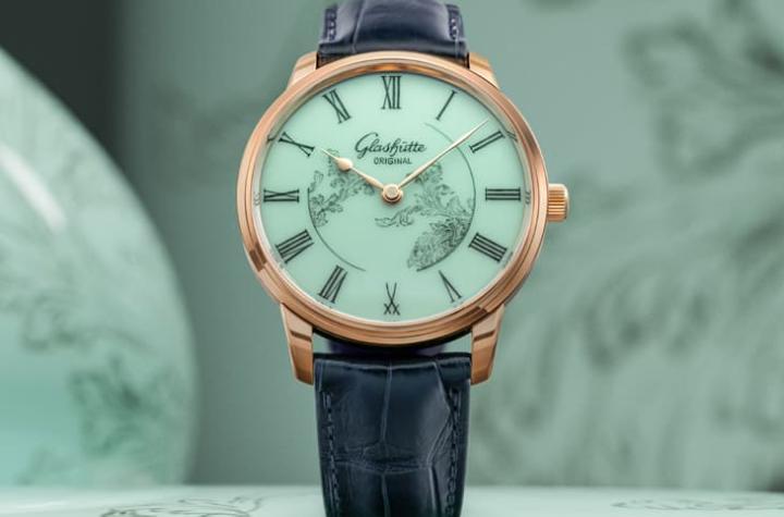 GO 推出白色与青瓷绿两款，以麦森经典洛可可纹饰展现细腻优雅的 Mystic Meissen 主题。