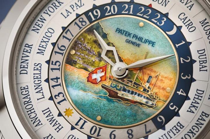 百达翡丽以掐丝珐瑯工艺诠释航行于日内瓦湖上的蒸气轮船图案，丰富的色调令人看得赏心悦目。