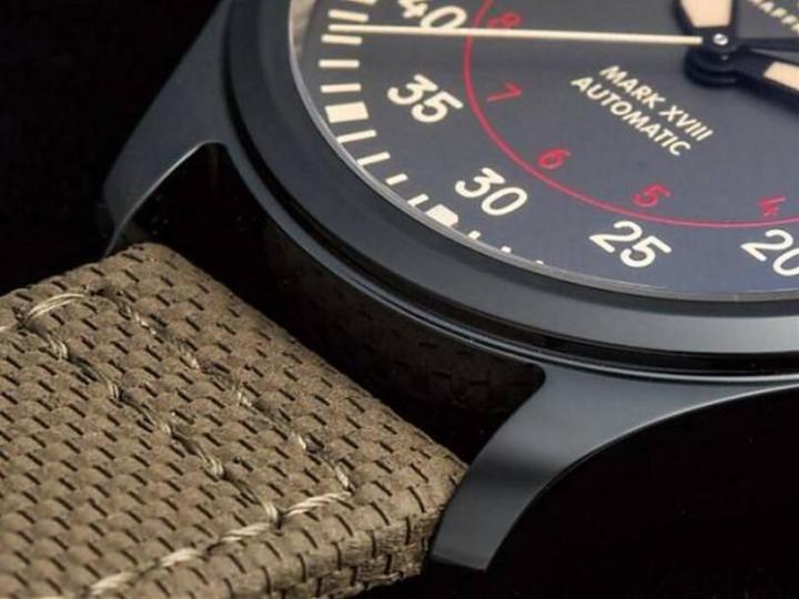 小时内缩、强调分钟数字的面盘样式一般被视作比较复古的飞行表设计，而这也正是Miramar的卖点；这代飞行员的设计逻辑是统一数字规律（所以恢复9），为此整点的刻度大小也做了均一化