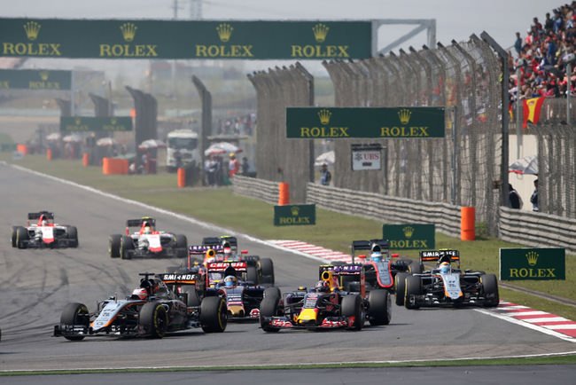 劳力士与Formula 1® 连续第三年合作，2015年在上海上演了一场精彩的赛事「2015 FORMULA 1 CHINESE GRAND PRIX」