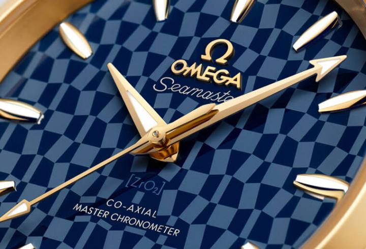 陶瓷面盘以雷射技术雕刻上东京奥运会会徽，间接突显手表的纪念意义