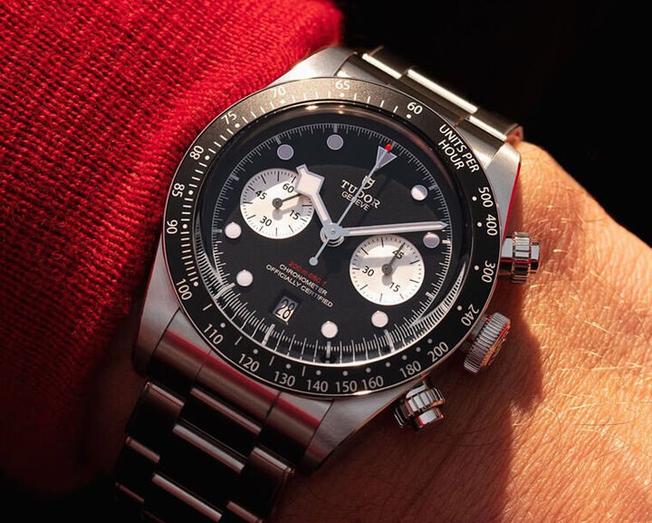 Black Bay Chrono 2021年发表新改款，主要变化在于表圈换成黑色铝圈、同时面盘也改成双色设计