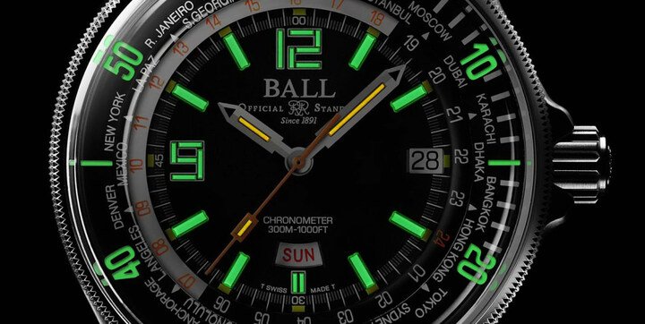 全新的 Diver Worldtime在面盘上及内环下都采用了更宽的微型气灯，夜视效果比前一代的设计更为突出，尤其是在探索险要的环境或于水底300米计算下潜时间，此改良更显得重要
