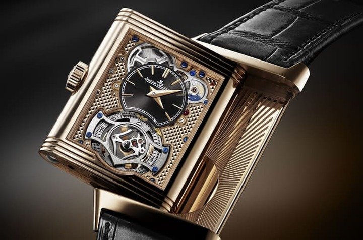 积家新作Reverso Tribute Duoface Tourbillon向品牌早期作品致敬之余，还融入两地时间功能提升手表实用性。