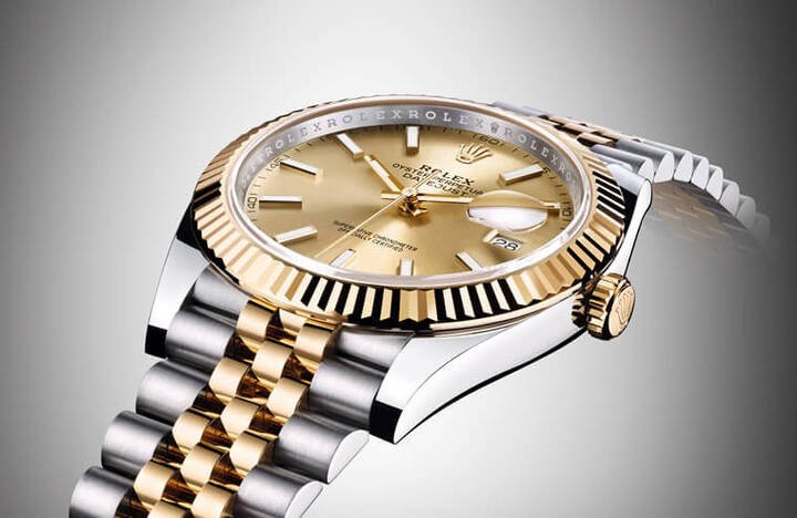 新款Datejust 41（126333）不仅采用全新的尺寸大小，还使用了半金的设计，多了低调的美感之余，同时还呈现奢华优雅的气质氛围