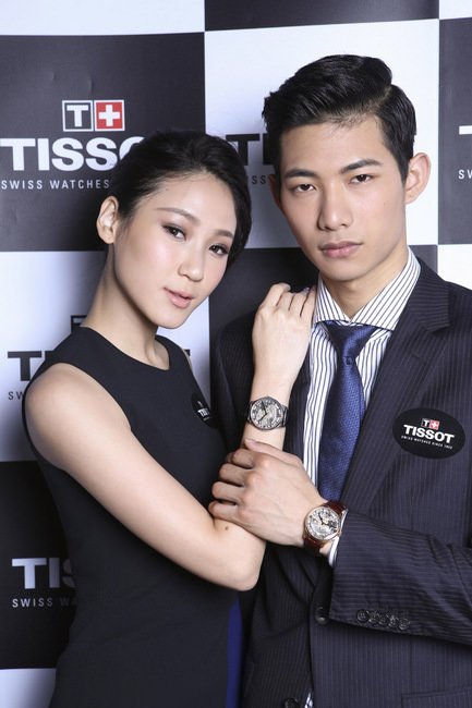  凯渥模特儿共同演绎TISSOT Chemin des Tourelles Skeleton 杜艾尔系列镂空小秒针腕表