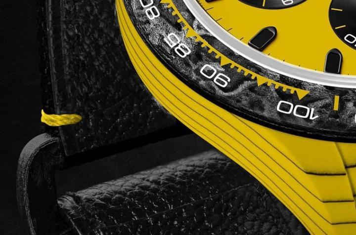 表壳以黄色石英纤维制成，搭配碳纤维表圈，形成相当独特又轻盈的视觉与佩戴感受。Source：Designa Individual Watches