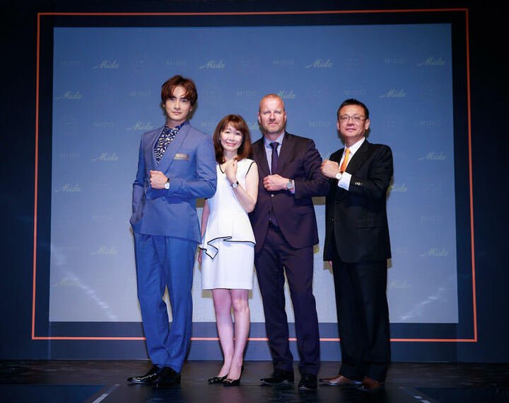 （左起）郑元畅、Swatch斯沃琪集团 台湾分公司总经理李佩倩Vicky、美度表全球总裁Franz Linder、MIDO台湾区副总 蓝楷茗Mark，一同欢庆美度表灿烂的百年时光